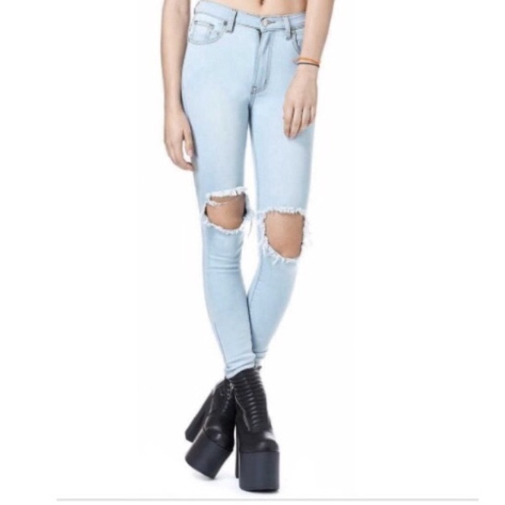 🍑UNIF Peach Pit skinnies🍑 light wash